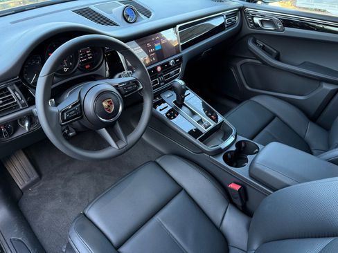 Used 2025 Porsche Macan AWD/4WD image 4
