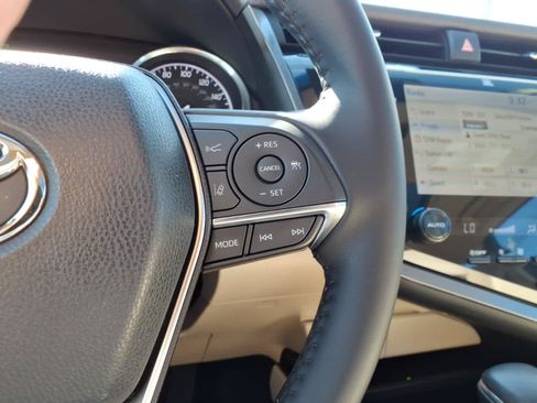 Used 2018 Toyota Camry XLE FWD image 22
