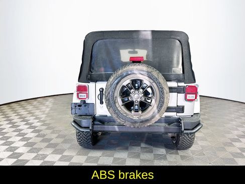 Used 2018 Jeep Wrangler Unlimited Sport AWD/4WD image 9