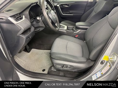 Used 2021 Toyota RAV4 XLE AWD/4WD image 17