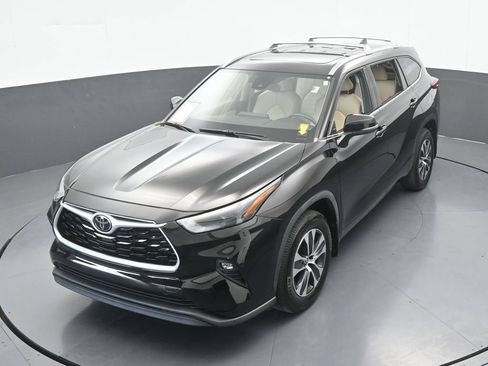 Used 2022 Toyota Highlander XLE FWD image 46