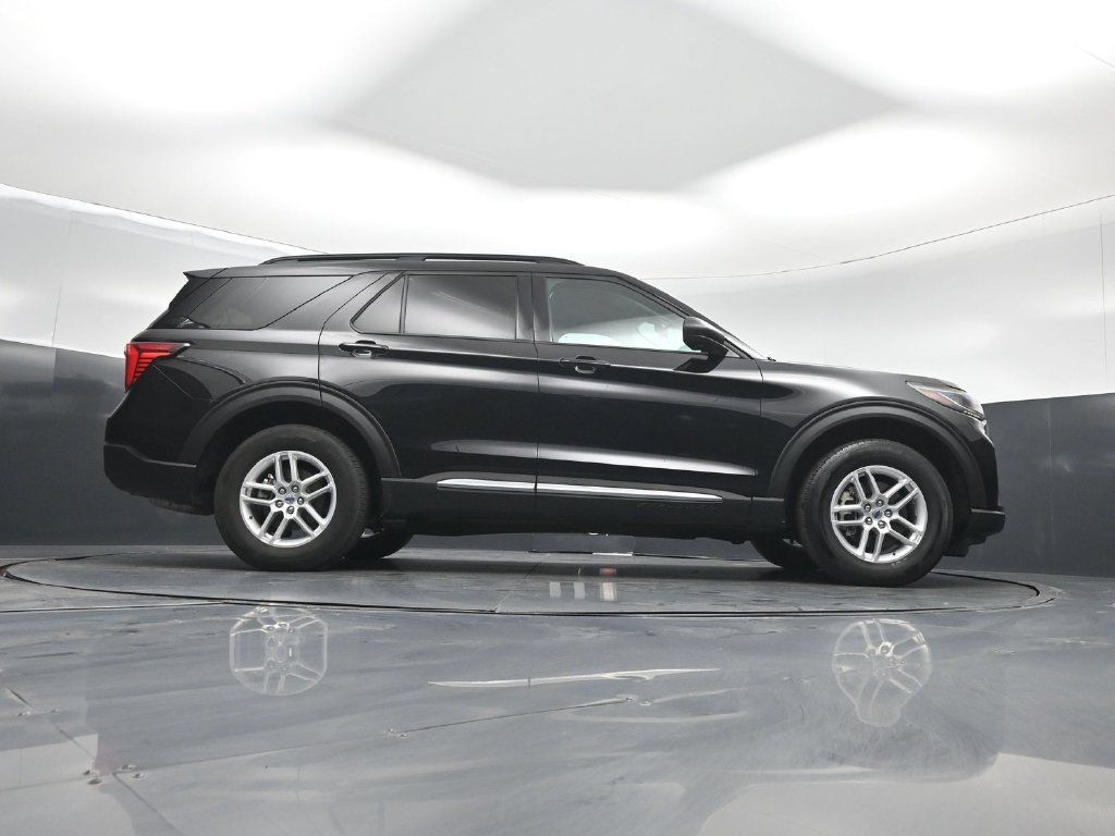 Certified 2025 Ford Explorer Active AWD/4WD image 50