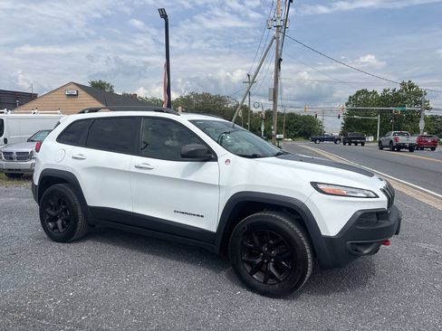 Used 2016 Jeep Cherokee Trailhawk w/ Comfort/Convenience Group AWD/4WD image 4