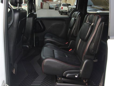 Used 2019 Dodge Grand Caravan GT image 11