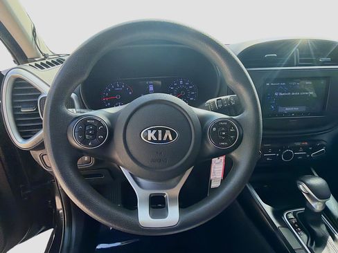 Used 2020 Kia Soul LX image 8