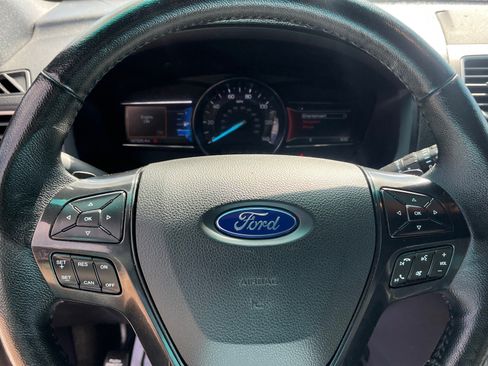 Used 2017 Ford Explorer XLT w/ Equipment Group 202A AWD/4WD image 15