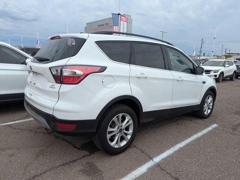 Used 2017 Ford Escape SE w/ Equipment Group 201A FWD image 4