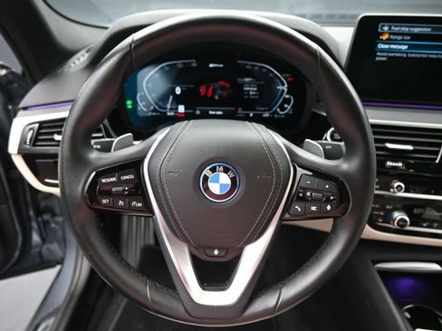 Used 2022 BMW 530e w/ Convenience Package RWD image 11