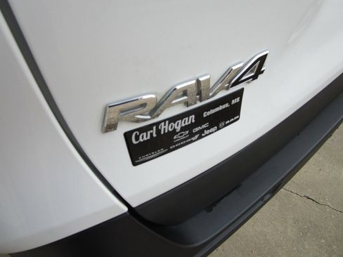 Used 2024 Toyota RAV4 LE AWD/4WD image 12