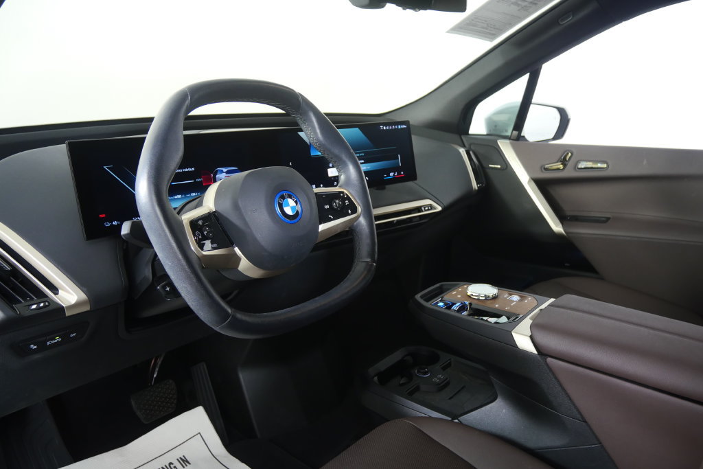 Used 2024 BMW iX xDrive50 w/ Premium Package AWD/4WD image 12