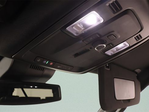 Used 2025 GMC Yukon Denali image 16