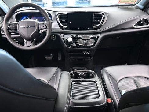 Used 2023 Chrysler Pacifica Touring-L w/ S Appearance Package image 39