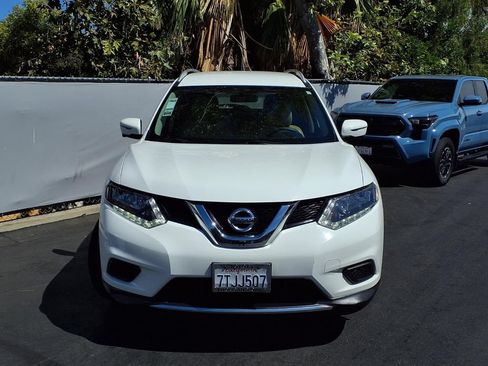 Used 2016 Nissan Rogue SV w/ SV Premium Package FWD image 2