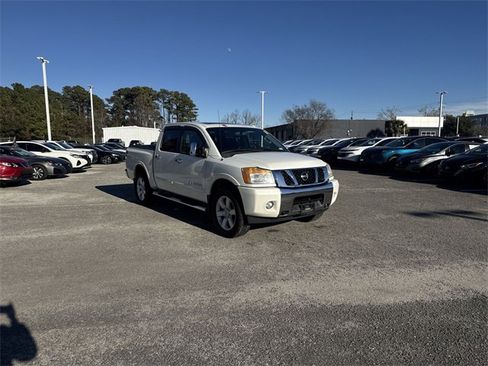 Used 2013 Nissan Titan SL w/ Moonroof Pkg image 3