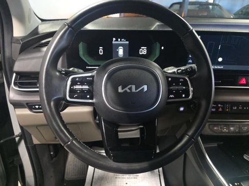 Used 2025 Kia Carnival EX FWD image 12
