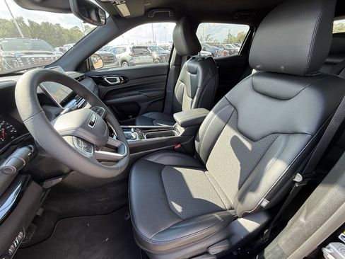 New 2026 Jeep Compass Latitude image 17