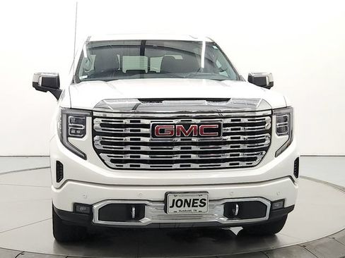 Used 2023 GMC Sierra 1500 Denali w/ Technology Package AWD/4WD image 2