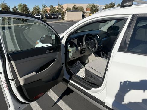 Used 2017 Hyundai Tucson SE image 28