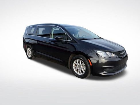 Used 2022 Chrysler Voyager LX FWD image 10