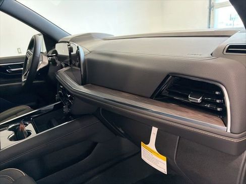 New 2026 Chevrolet Suburban Premier AWD/4WD image 34