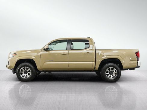 Used 2019 Toyota Tacoma SR5 RWD image 2