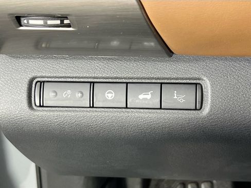 Used 2024 Nissan Pathfinder Platinum w/ Cargo Package AWD/4WD image 10