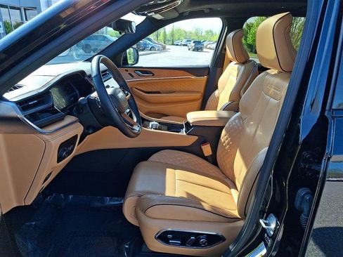 Used 2022 Jeep Grand Cherokee L Summit AWD/4WD image 15