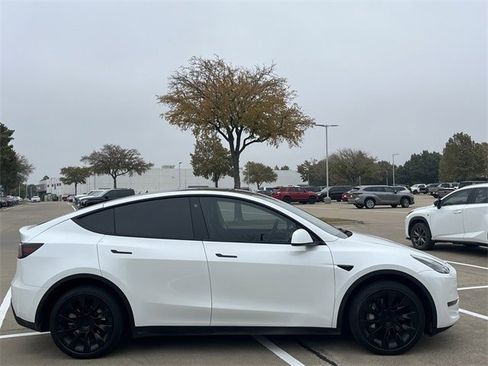 Used 2023 Tesla Model Y Long Range image 3