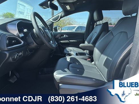 New 2026 Chrysler Pacifica Select FWD image 9