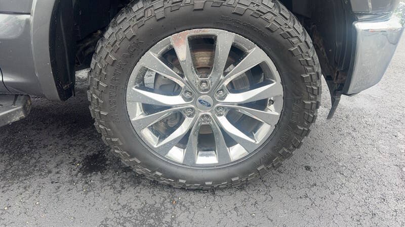 Used 2017 Ford F150 Lariat AWD/4WD image 9
