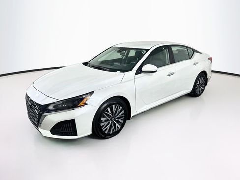 Used 2023 Nissan Altima 2.5 SV FWD image 3