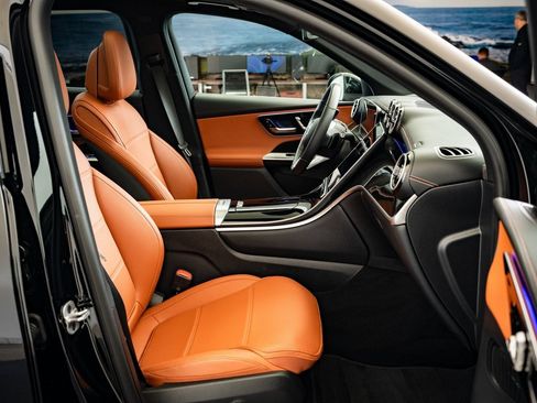 Certified 2025 Mercedes-Benz GLC 300 4MATIC image 21