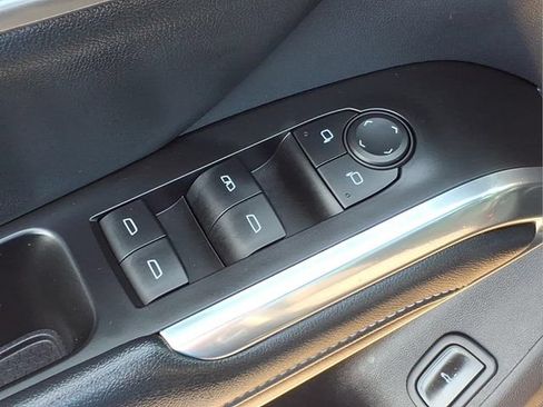 Used 2025 Chevrolet Traverse LT w/ Sun and Wheel Package FWD image 18