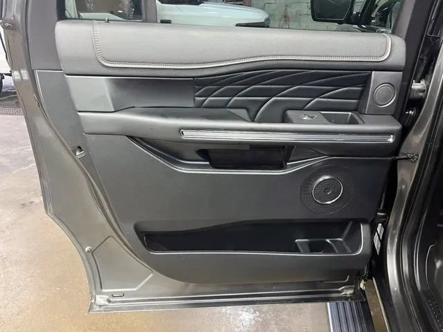 Used 2018 Ford Expedition Max Platinum AWD/4WD image 28