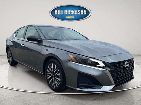 Used 2025 Nissan Altima 2.5 SV FWD image 1