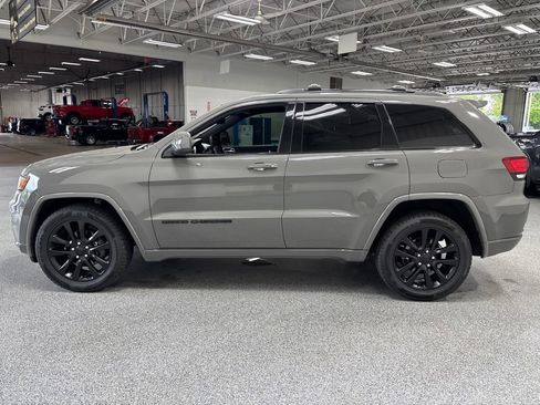 Used 2020 Jeep Grand Cherokee Altitude AWD/4WD image 4