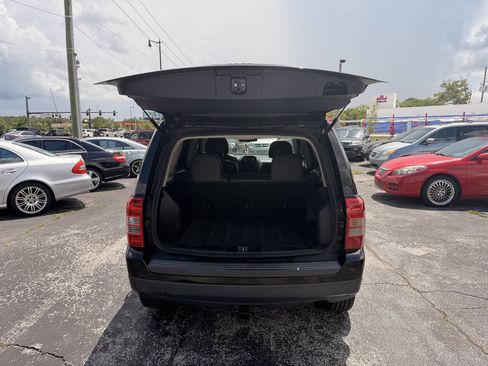 Used 2014 Jeep Patriot High Altitude FWD image 11