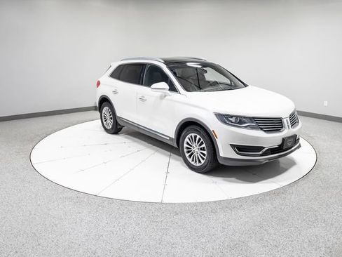 Used 2017 Lincoln MKX Select w/ Select Plus Package image 29