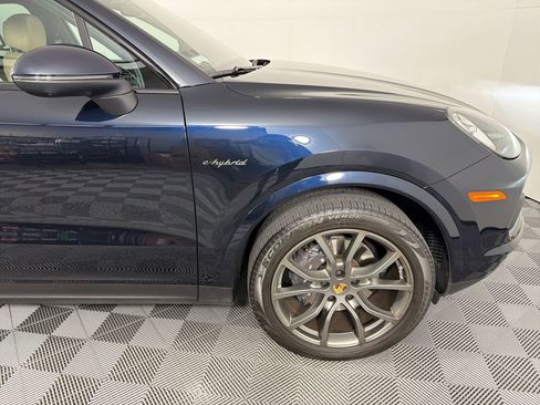 Certified 2023 Porsche Cayenne Platinum Edition AWD/4WD image 12