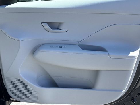 Certified 2025 Hyundai Kona SEL AWD/4WD image 19