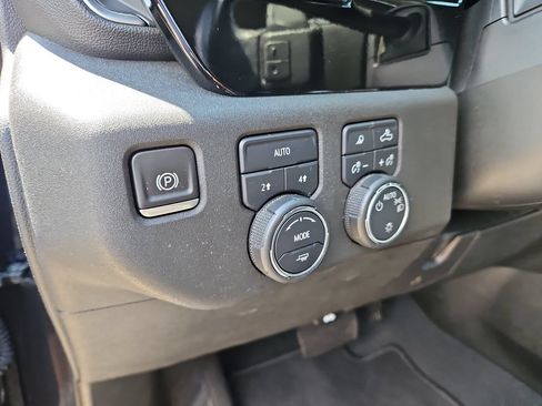 Used 2022 Chevrolet Silverado 1500 LT AWD/4WD image 20
