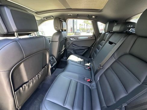 Used 2026 Porsche Macan AWD/4WD image 36