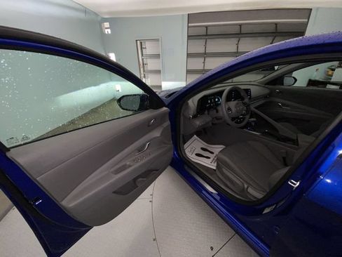 Used 2025 Hyundai Elantra SE FWD image 11
