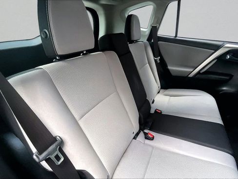 Used 2016 Toyota RAV4 XLE AWD/4WD image 26