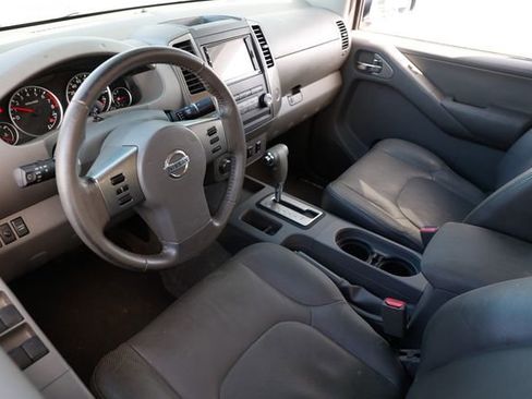 Used 2012 Nissan Frontier SL image 6