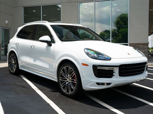 Used 2015 Porsche Cayenne Turbo AWD/4WD image 7