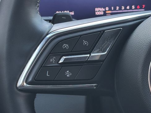 Used 2025 Buick Enclave Preferred w/ Power Package image 11