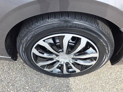 Used 2025 Nissan Sentra S FWD image 16