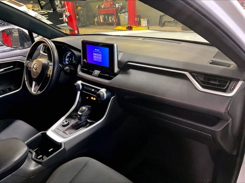 Used 2023 Toyota RAV4 SE image 14