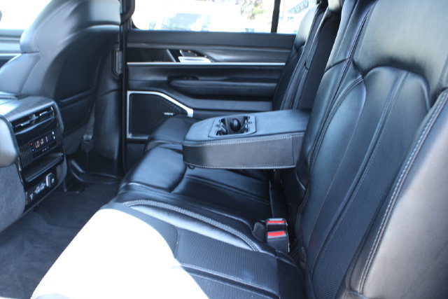 Used 2024 Jeep Wagoneer L Series II w/ Flexible Seating Group AWD/4WD image 44